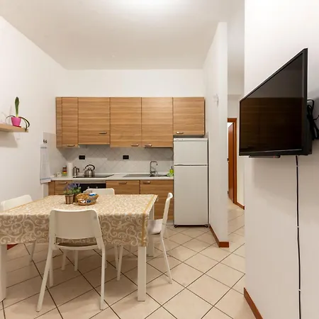 Holiday Apartment - Brescia Centro - Parcheggio Privato Exterior photo